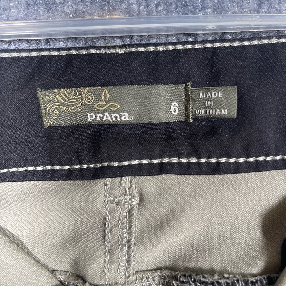 Prana Women’s 6 Tan Green Camo Joggers Capris Active Camping Comfort Pants - Picture 11 of 11